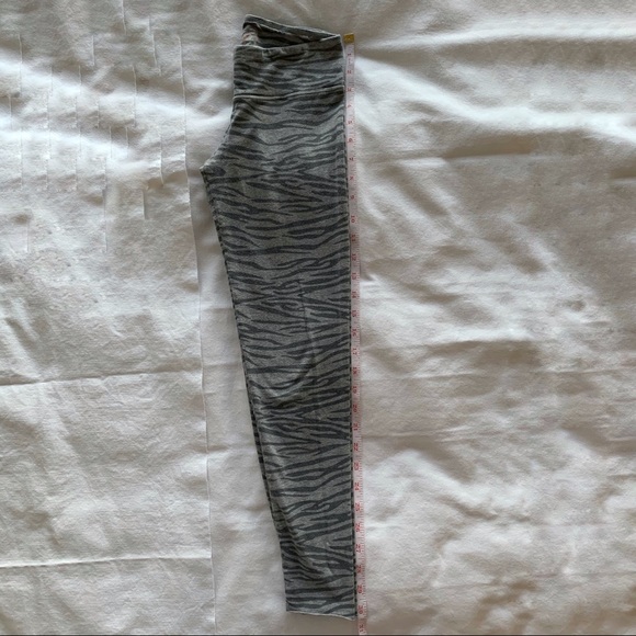 Aritzia TNA Leggings in Tiger Print - Picture 7 of 9